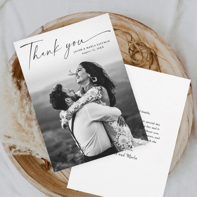 Modern Script Foto Bröllop Tack Kort (Elegant and modern script wedding photo thank you cards.)