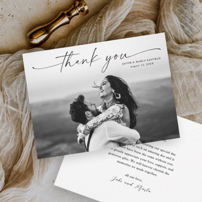 Modern Script Foto Bröllop Tack Kort (Elegant photo wedding thank you card with modern simple script typographic overaly.)