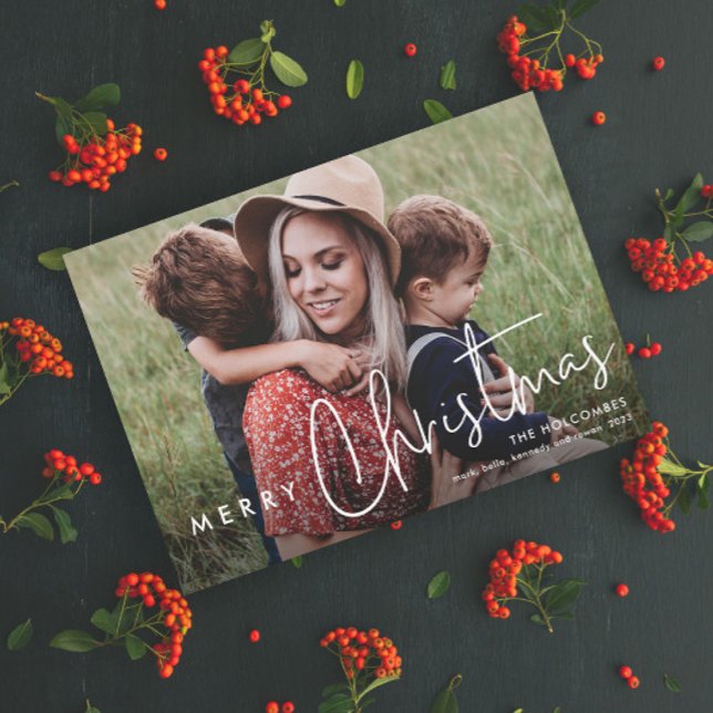 Modern Script God Jul Enkel Foto Julkort (Modern Script Merry Christmas Photo Holiday Card with Handwritten Typographic Overlay.)