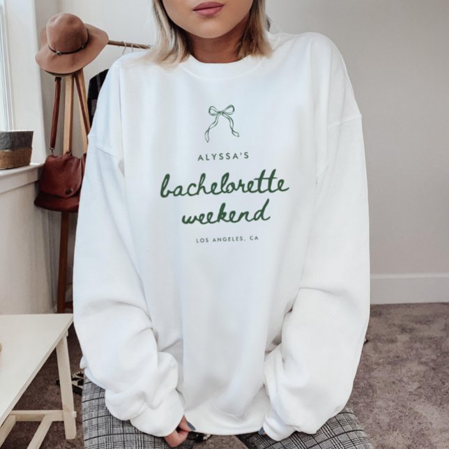 Modern Script Green Coquette Bachelorette Weekend T Shirt (Skapare uppladdad)
