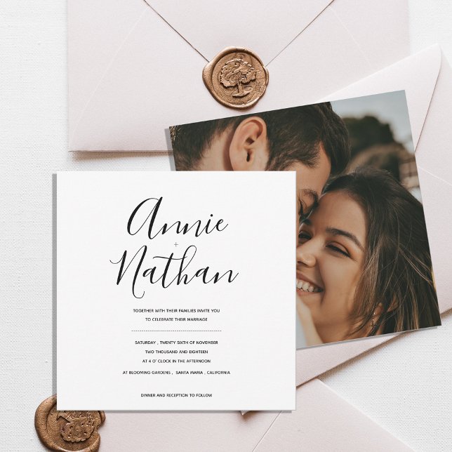 Modern Script Minimal Svart & Vitt Bröllopsinbjuda (Modern Script Wedding Invitation Flat Card | Minimal Black & White Calligraphy Invite)