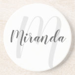 Modern Script Personlig Monogram och Namn Underlägg<br><div class="desc">Personlig Monogram och Namn som ger personlig namn i grått,  modernt typsnitt stil och monogram i lätt grått,  modernt typsnitt i stil som bakgrunden till vit bakgrund.

Perfekt som helgdag,  familjeåterförening,  tack för gåvor och gåva för speciella tillfällen.</div>