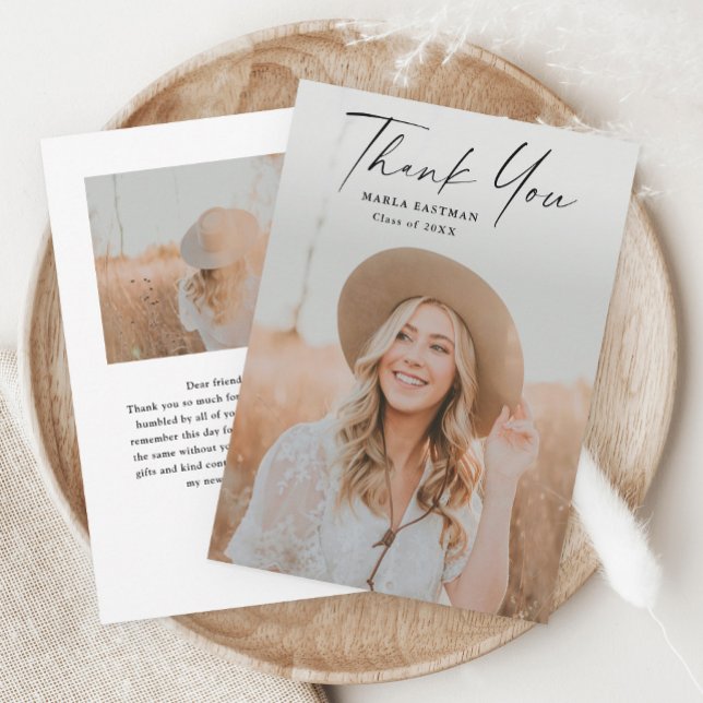 Modern Script Student Photo Studenten Tack Kort (Modern script photo graduation thank you card.
)