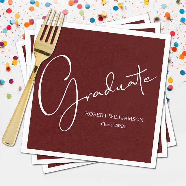 Modern Script Studenten Maroon Pappersservett (Modern white script on dark maroon graduation party napkins, paper plates in our store)