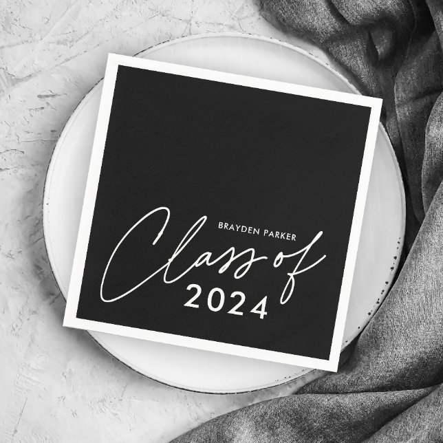 Modern Script-utexamensklass Pappersservett (Simple Class of 2024 (editable year) black and white graduation party napkins.)