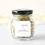 Modern Script White och Lavender | BRÖLLOP Fyrkantigt Klistermärke<br><div class="desc">De här eleganterna,  minimalistiska bröllopsmärken har färgstarka,  lavendelfärgade,  moderna manustypografi och ren,  sans serif-text på vit bakgrund,  för en enkel och snyggt design som du kommer att göra kärlek.</div>