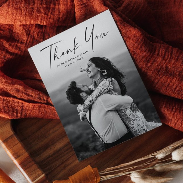 Modern scriptfoto bröllop tack vykort (Modern script wedding photo thank you postcards.)