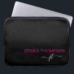 Modern Shock rosa Black Simple Script Monogram Nam Laptop Fodral<br><div class="desc">Anpassat monogrammat namn och initialer modernt och sött shock rosa för giftigt svart och trendig. Lägg till personlig och perfekt för Namn Laptop sleeve för kontoret eller skolan.</div>
