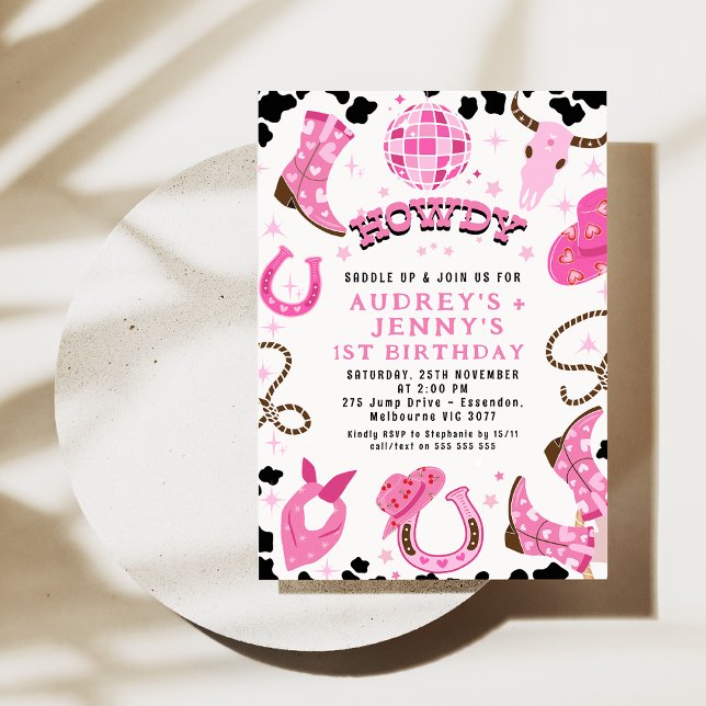 Modern Shock rosa Disco Twillingars Cowtjejer 1:a  Inbjudningar (Pink Disco Twin Cowgirls 1st birthday Invitation, Disco Ball Western Howdy Twin Girls Cowgirl Party)