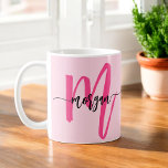 Modern Shock rosa i Monogram Snyggt Kaffemugg<br><div class="desc">Sip i stil med vår Monogram Snyggt Modern Shock rosa Kaffe Mugg! Med en slimmad shock rosa är mugg personlig med ditt monogram i ett slimmat, modernt teckensnitt för chic och anpassningsbar. Perfekt för morgonkaffe eller te. Den kombinerar modernt estetik med vardaglig funktionalitet. Det är både mikrovågsugn och diskmaskin säker....</div>