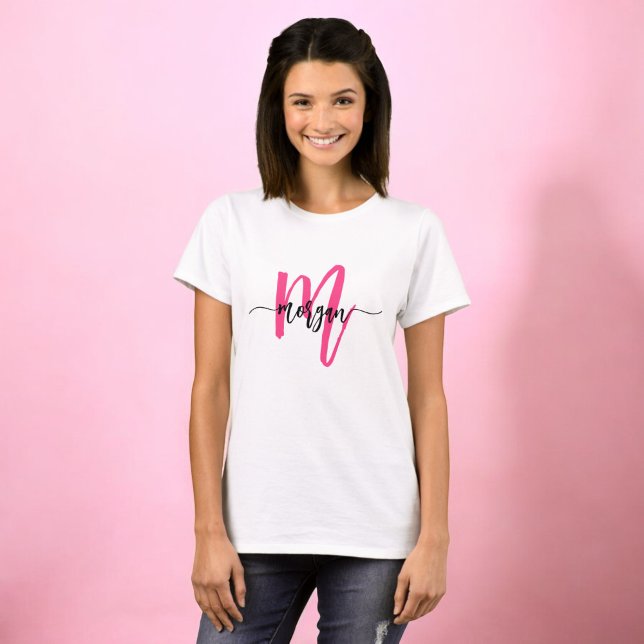 Modern Shock rosa i Monogram Snyggt T Shirt (Skapare uppladdad)