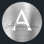 Modern Silver Girly Metallic Monogram Runt Klistermärke<br><div class="desc">Modern Silver Faux Girly Metallic Stainless Steel Foil Elegant Sticker. Det här klistermärket kan anpassas så att det omfattar ditt första och första namn för en gåva till paket.</div>