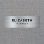 Modern Silver Simple Namnbricka<br><div class="desc">Modern namn bricka med en namn och en titel i enkel typografi mot en silver-fingallisk bakgrund.</div>