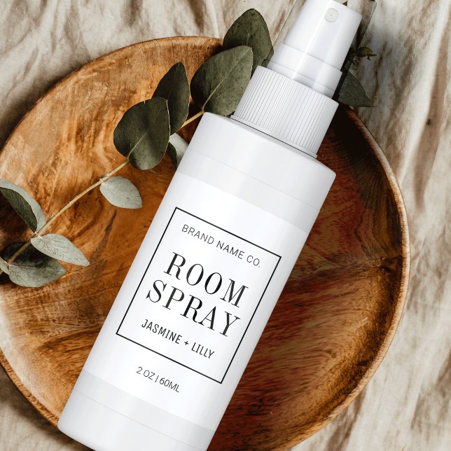 Modern Simple Black White Room Spray Flaska Fraktsedel (Simple black and white spray bottle wrap around label with fully editable text, colors and layout)
