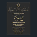Modern Simple Guld Black Star Pub Mitzvah Inbjudningar<br><div class="desc">Denna elegant och snyggt är Pub Mitzvahs inbjudan till perfekten för er son på hans speciella dag. Den har en enkel och modern formgivning för faux-guld med David-stjärnan i svart bakgrund. Det är en unik coola- och trendig-design för att fira den här gången i en livstid! ***VIKTIG DESIGN-ANMÄRKNING: Om du...</div>