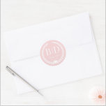 Modern Simple Soft Antique Rose Monogram Runt Klistermärke<br><div class="desc">Add the perfect finishing touch to your wedding stationery with these elegant round envelope seals. Designed to coordinate beautifully with your invitations, these stickers bring a polished, cohesive look to every envelope. Whether you're sealing Save the Dates, RSVP cards, or Thank You notes, these charming details add a thoughtful, stylish...</div>
