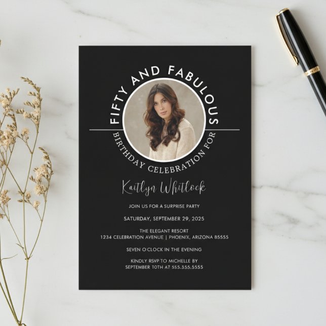Modern Simple Typography 50 and Fabulous Birthday Inbjudningar (modern elegant typography fifty and fabulous 50th birthday party invitation trendy invite)