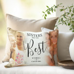 Modern "SISTERS" är den bästa fotoKeepsakin Lumbarkudde<br><div class="desc">Snyggtens systerkudde, med två anpassningsbars foton som du själv väljer, som lätt kan hämtas från en dator eller från en mobil, texten "Syster är bäst" i elegantens kalligrafiskript och namn/s. Gör en underbar personlig för din syster eller systrar. Baksidan av kudden kan ändras till valfri färg genom att använda alternativet...</div>