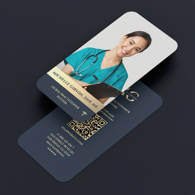 Modern sjuksköterska Elegant Mörk blått Guld Visitkort (Modern Registered Nurse Practitioner Elegant Dark Blue Gold photo, monogram healthcare business card)