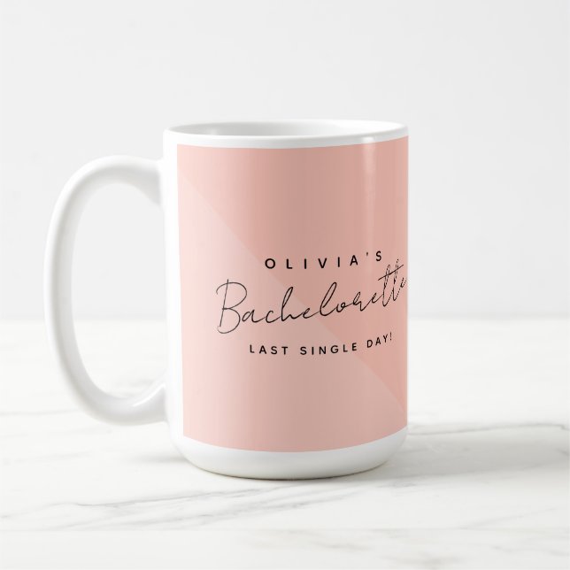 Modern skräddarsydd brudnamn möhippa rosa  kaffemugg (Vänster)