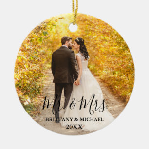 Modern skribent Mr. & Mrs Bröllop Photo Round Julgransprydnad Keramik