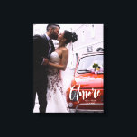 Modern skript - Anpassningsbar Foto, Namn och datu Canvastryck<br><div class="desc">"Visa dina mest omhuldade minnen på ett unikt sätt i eleganten med Kanvastrycket "Amore" Modern Script Anpassningsbar Photo, Namn & Date. Det här kanvastrycket är en vacker hyllning till de speciella ögonblicken i ditt liv, idealisk för att hedra minnet av bröllop, årsdagar eller alla minnesvärda tillfälle. Den här arbetsytans brännpunkt...</div>