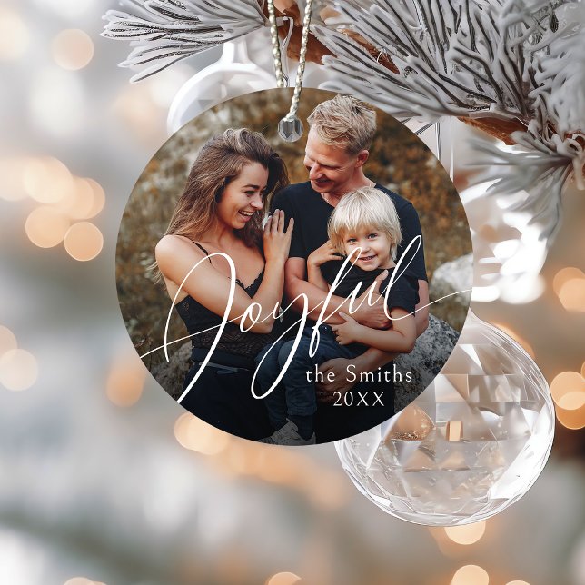 Modern Skript Glad Jul Familjefoto Julgransprydnad Keramik (Modern Script Joyful Christmas Family Photo Ceramic Ornament)