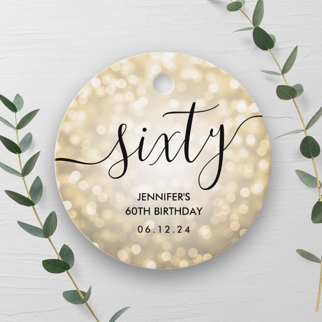 Modern skript Guld Glitter Ljus 60:e födelsedag Gåvor Etiketter (Modern Script Gold Glitter Lights 60th Birthday Favor Tags)