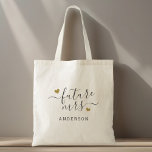 Modern skript Guld Hearts Future Mrs. Tygkasse<br><div class="desc">Anpassningsbar-designad möhippa-förlovning-gåva till väskan med "framtida fru" och din personlig-familj namn i modern snyggt-kalligrafi med guld hjärtdesign.</div>