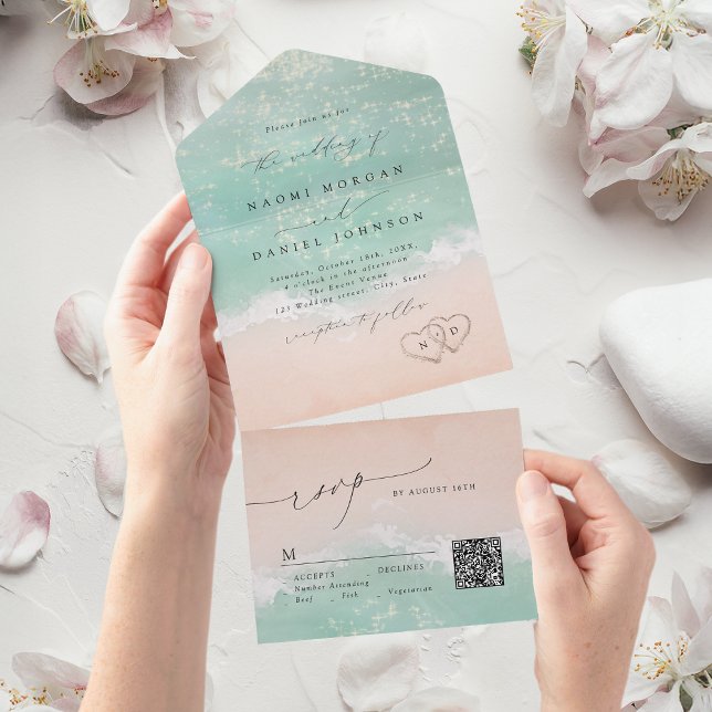Modern skript Hjärtan i sanden Strandbröllop  (Modern Script Hearts in the sand Beach wedding All In One Invitation)