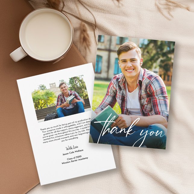Modern skript Male Student Photo Studenten Tack Kort (Modern Script Male College graduation thank you card.)
