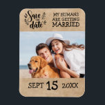 Modern skript par Photo Bröllop spara datum Magnet<br><div class="desc">Rustik Hund Pet 1 Photo Personlig Bröllop spara datum Magnets | Unika magneter Bröllop spara datum med Bild | "Mina människor är Gifta sig" Ljusare Bröllop-magneter Wording Idea för Hundälskare |</div>