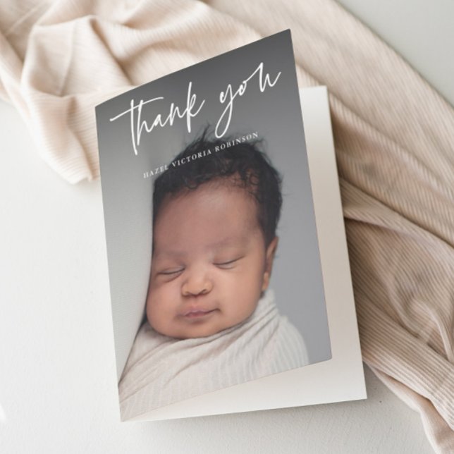 Modern skript religiöst foto dop tack kort (Modern script typography overlay photo baptism thank you card.)