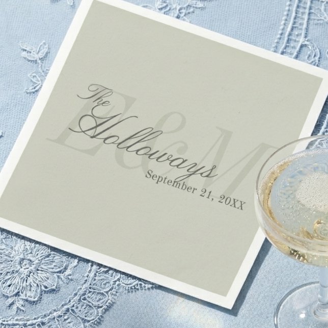 Modern Skript Salggrön Monogram Bröllop Pappersservett (Modern Script Sage Green Monogram Wedding Napkins)
