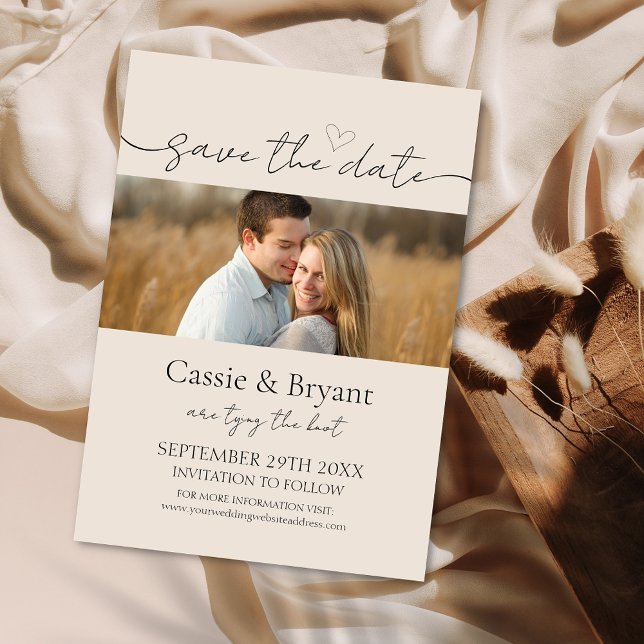 Modern skript Spara inbjudan till Eleganten Datum (Classic Modern Calligraphy Script Elegant Save the Date Invitation)