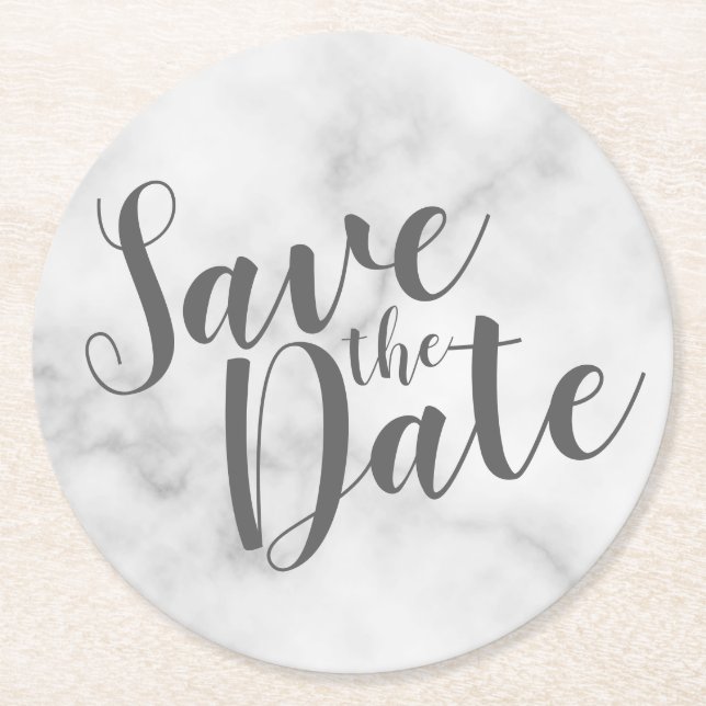 Modern skript vit marmor, Bröllop spara datum Underlägg Papper Rund (Framsidan)