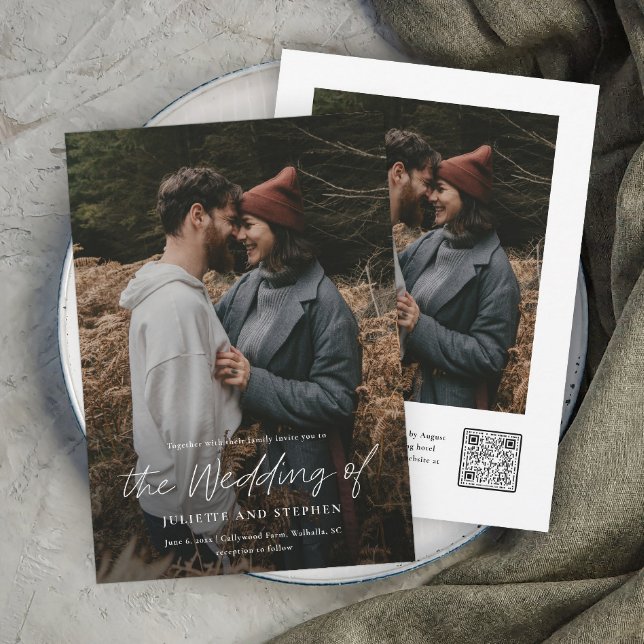 Modern skriptenkel QR-kodfoto Bröllop Inbjudningar (Minimal photo wedding invitation with modern script and QR Code RSVP with additional photo on back.)