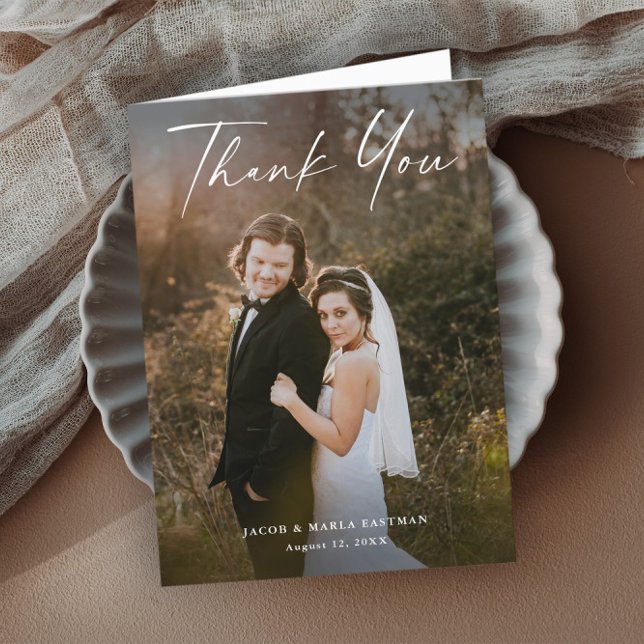 Modern skriptfoto Bröllop Tack Kort (Elegant modern script wedding photo thank you cards.)