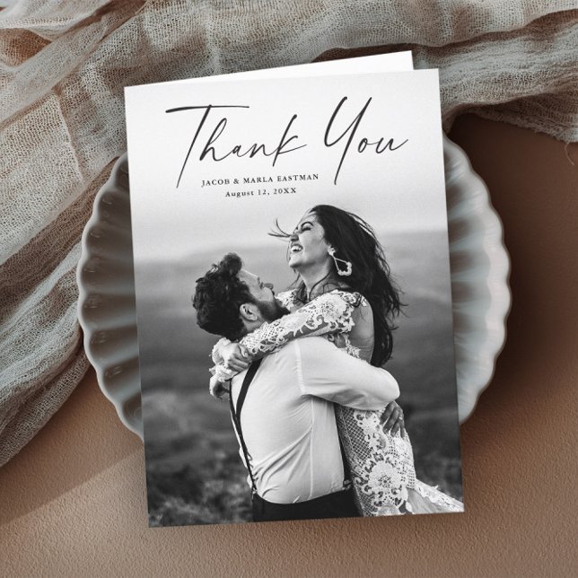 Modern skriptfoto Bröllop Tack Kort (Elegant modern script wedding photo thank you cards.)