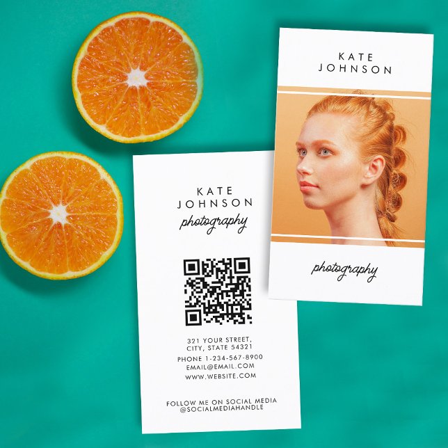 Modern skriptfotograf QR Code Social Media Visitkort (Modern Script Photographer QR Code Social Media Business Card)