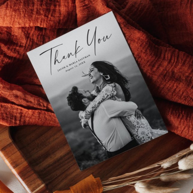 Modern skriptfotot Bröllop Tack Magnet (Simple and elegant modern script wedding photo thank you magnetic card.)