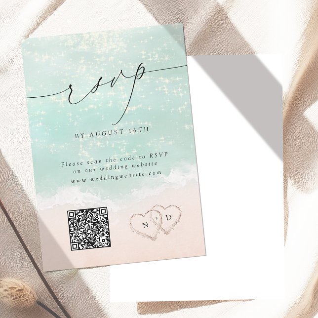 Modern skripthändelse QR-kodskräppost QR OSA Kort (Modern Script Sand Hearts QR Code Beach Wedding RSVP Card)