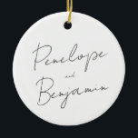 Modern skripthantering, svart och vit Bröllop Julgransprydnad Keramik<br><div class="desc">Minimalistisk modern handskrift för skript,  svart och vit Bröllop keramisk prydnadsföremål</div>