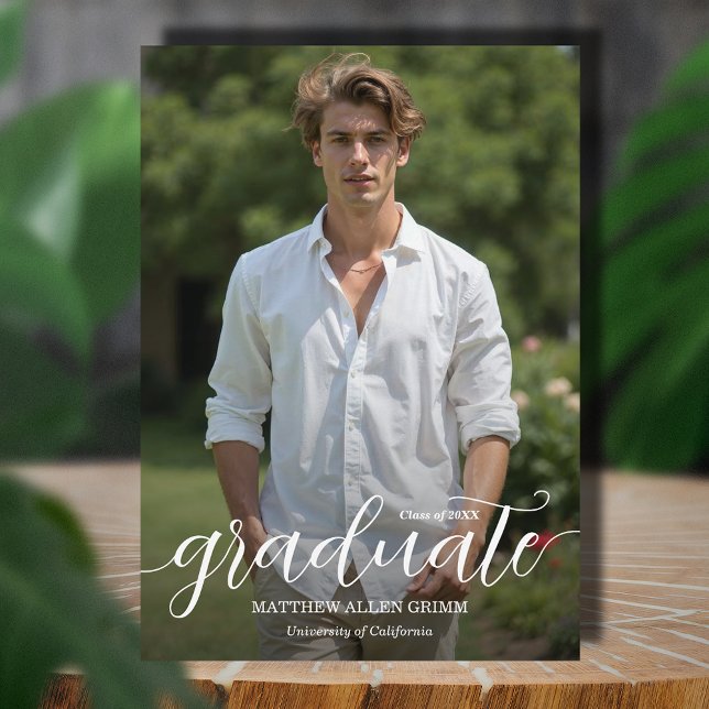 Modern skriptöverläggningsfoto Studenten Meddelande (Elegant white script photo graduation announcements,  PRINTED and/or INSTANT DOWNLOAD)