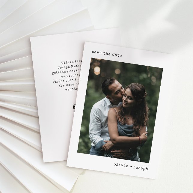 Modern skrivmaskin | Svartvit och QR-kod Spara Datumet (Skapare uppladdad)