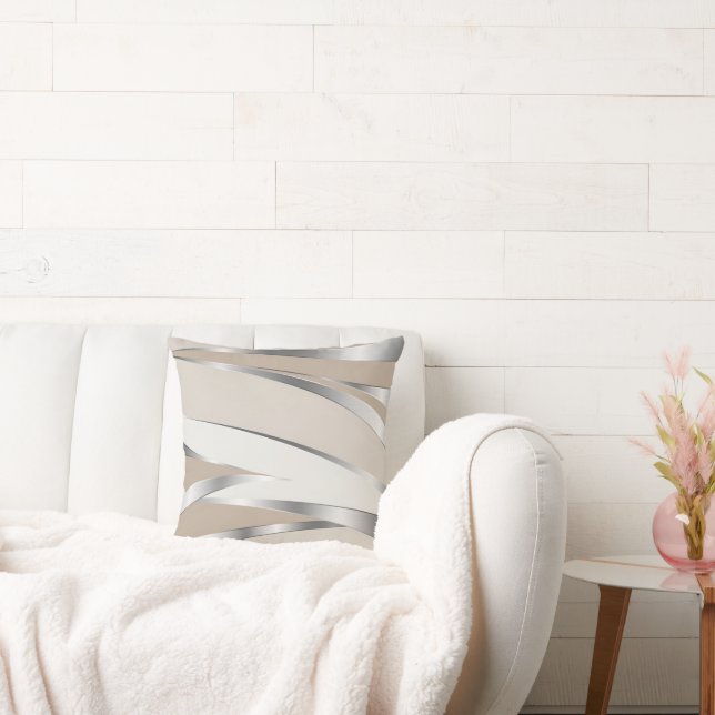 Modern Sleek Metallic Silver and Beige Abstract Kudde (Soffa)