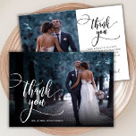 Modern Snyggt Calligraphy Script 2 Photo Bröllop Tack Kort<br><div class="desc">Elegant Modern Boho Chic Calligraphy Script Bröllop 2 Photo Tackyou Card. Snyggt bröllop tackar dig för att du har en fullt framsida med texten "Tack" i ett pipettformat som snabbt och snabbt skriver typografi-skript och som sänker svan-teckensnittsövertäckningen på bild och en baksida på ett (1) foto och ett förformat tack...</div>