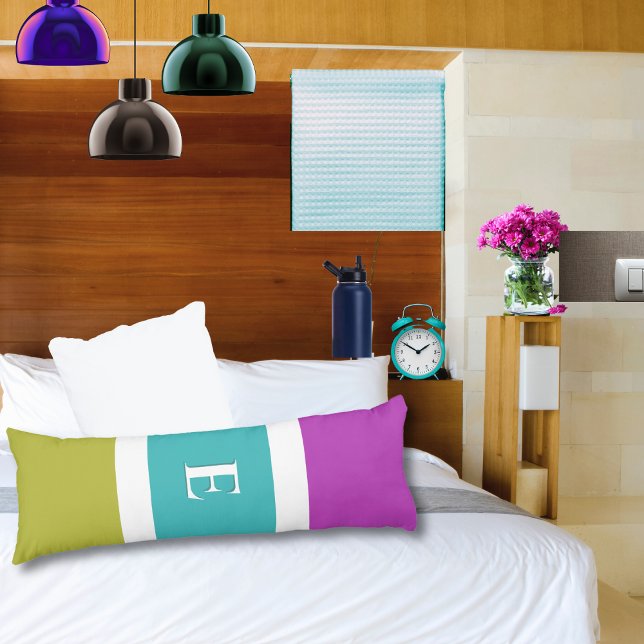 Modern Snyggt Färg Block Rand Monogram Kroppskudde (A body pillow in block colors of pink, turquoise and green, to personalize with a monogram initial)
