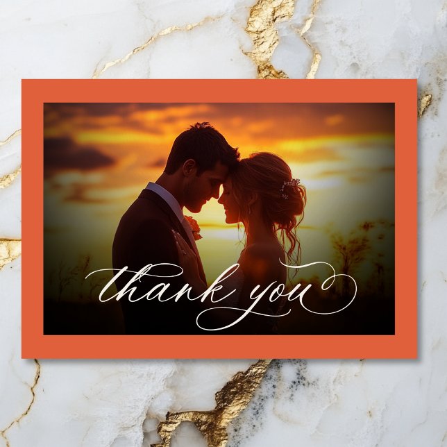 Modern Solnedgång Orange Skript Minimal Foto Bröll Tack Kort (Modern Sunset Orange Script Minimal Photo Wedding Thank You Card)