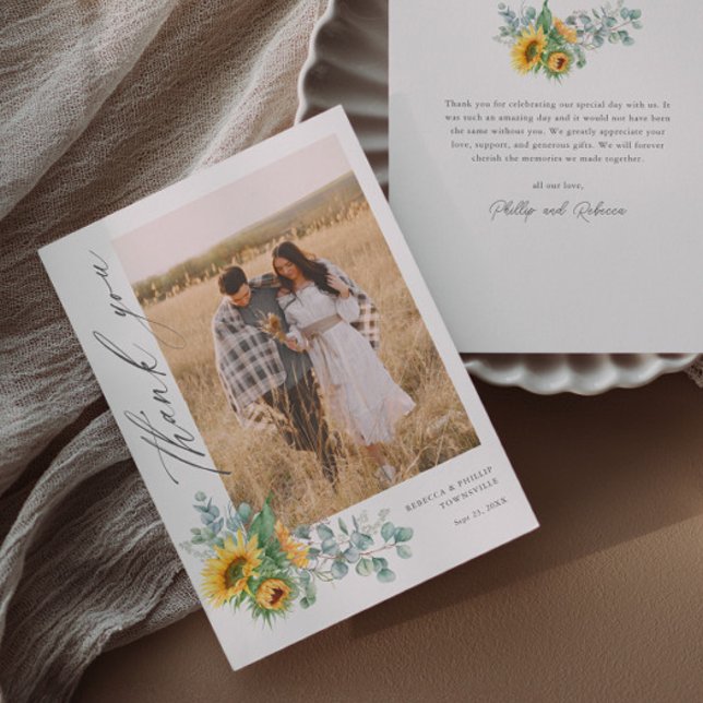 Modern Solros Eucalyptus Bröllop Photo Tack Kort (Elegant rustic sunflower eucalyptus script wedding photo thank you cards.)